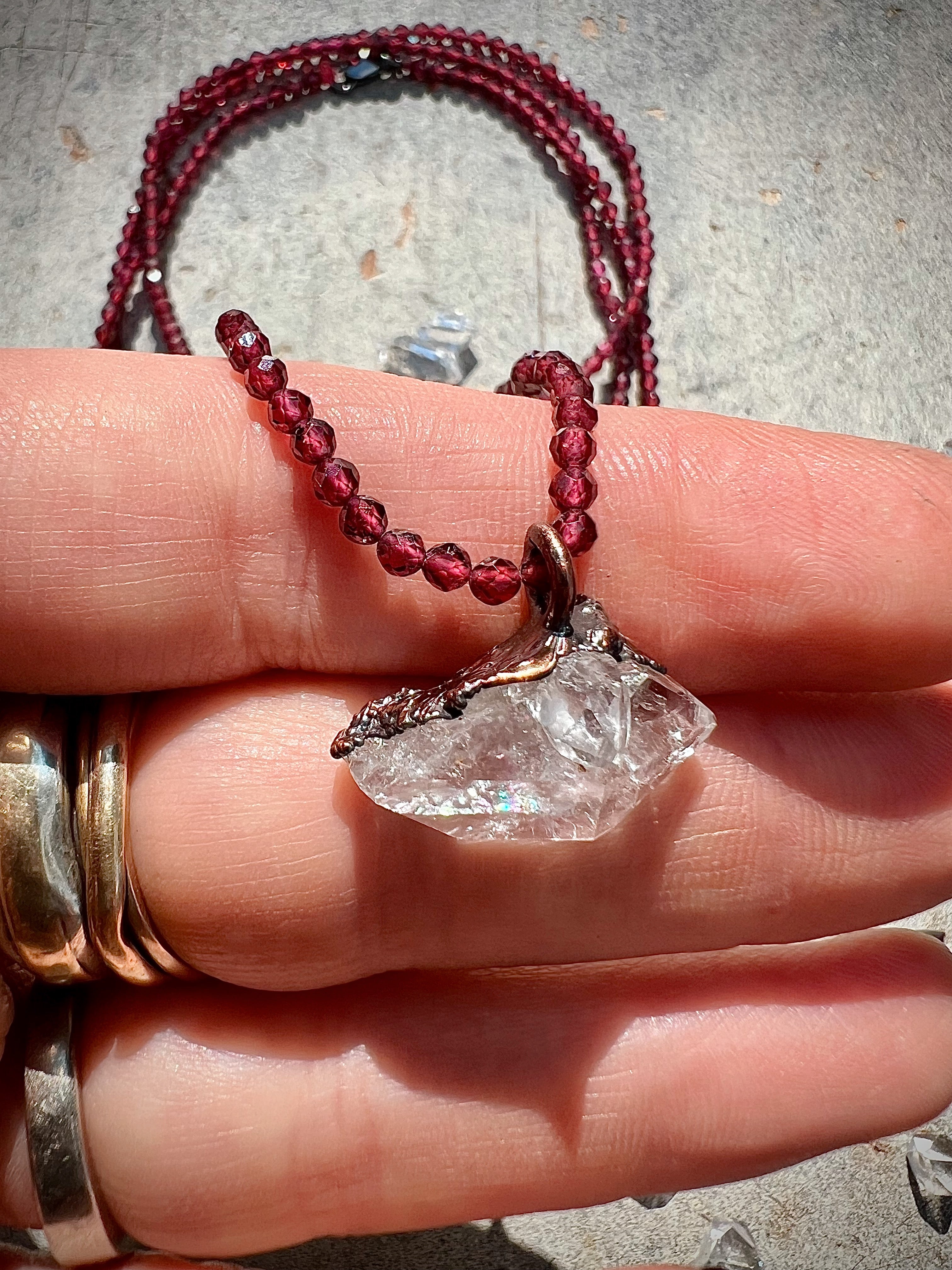 Herkimer Diamond, Garnet strand