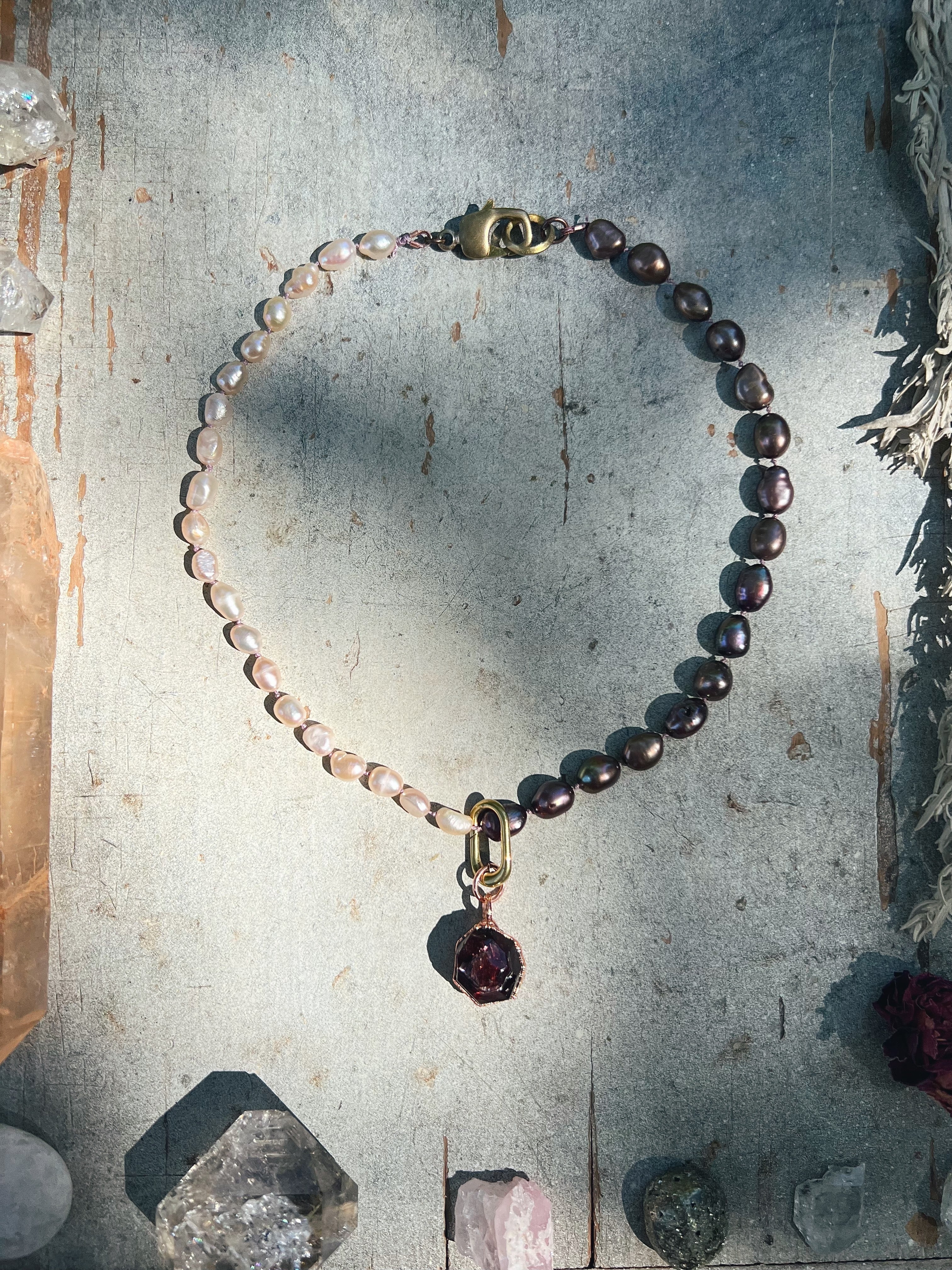 Black & White Pearl choker, with Garnet pendant Sea Ox